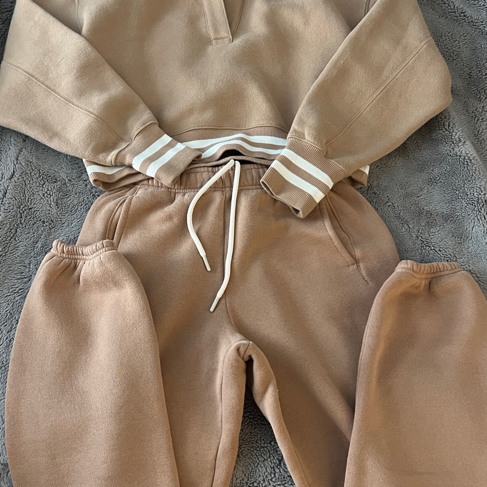 Offline by Aerie Tan and white matching Sweatshirt and Sweatpants XXS